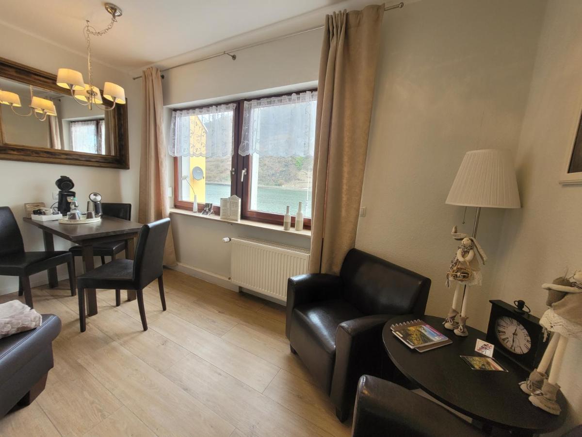 Gasthuis Gaestehaus Burgberg, Weinhaus Fries Kattenes